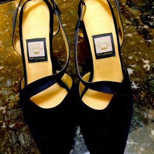 Nina strappie black pumps 7 1/2 M. Fabric upper satin and velvet